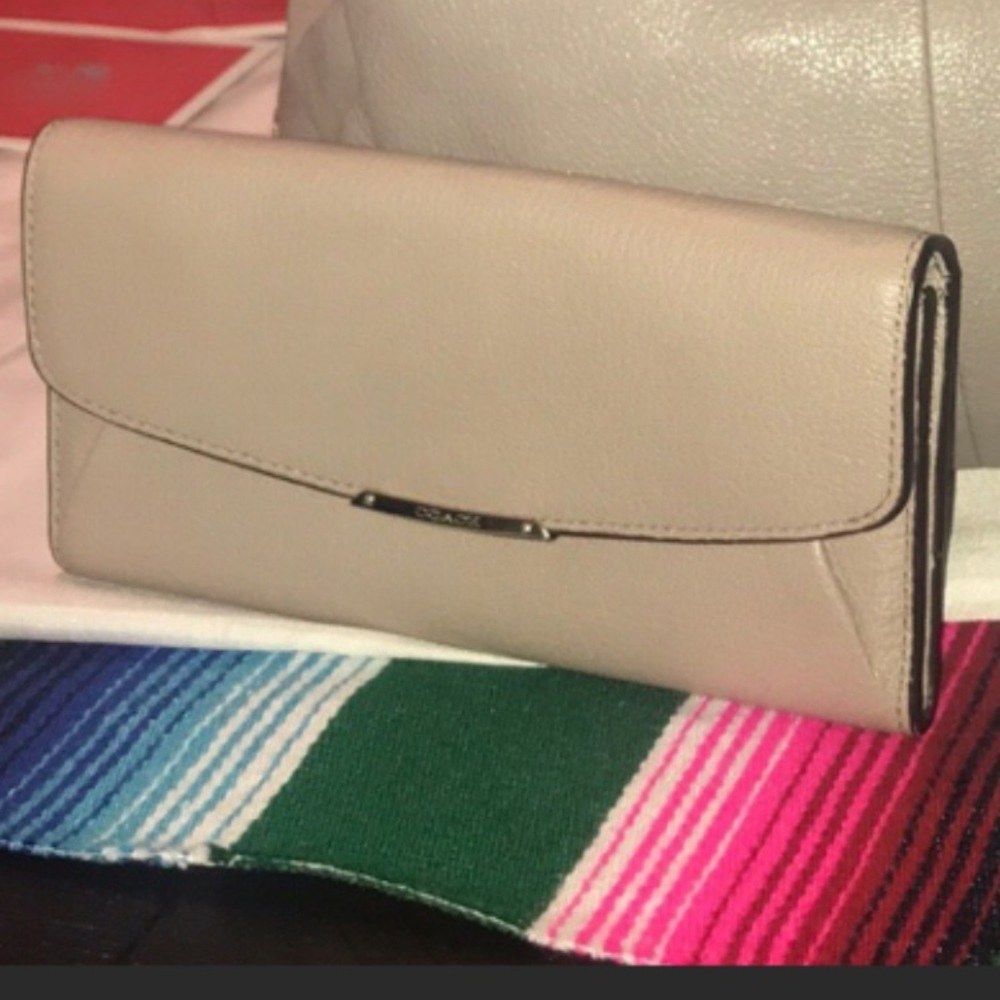 Authentic Coach Cream Leather Wallet